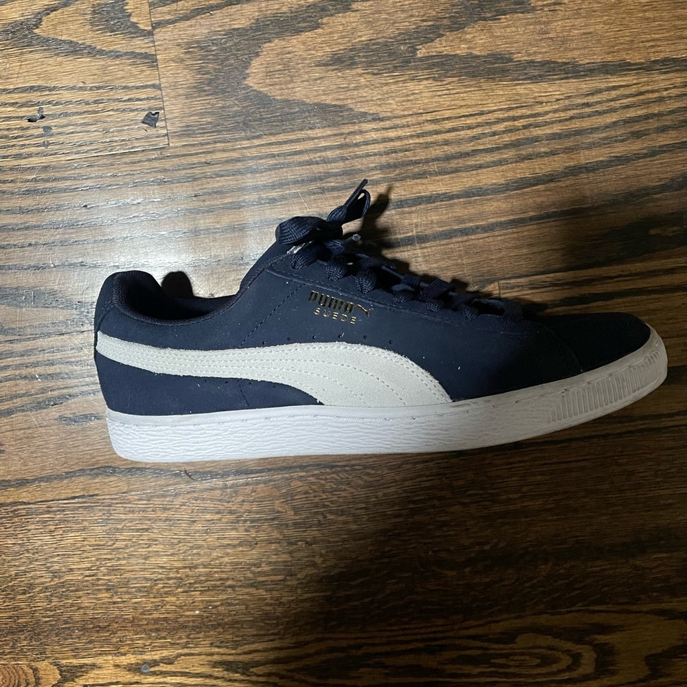 Men Dark Blue Puma Suede Sneakers. Never Worn .